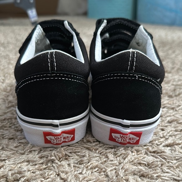 Vans - Picture 3 of 7